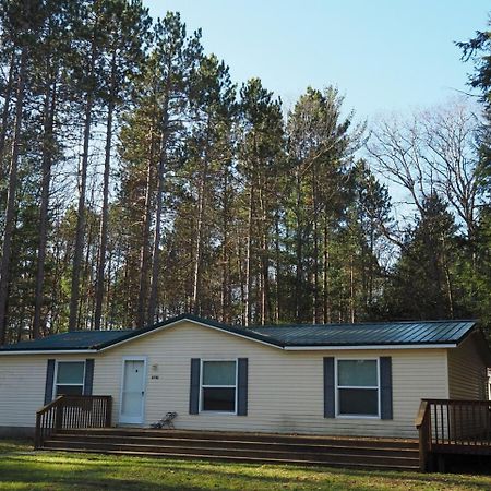 The Green Lake Getaway - Shared Lake Access! Interlochen Exterior foto