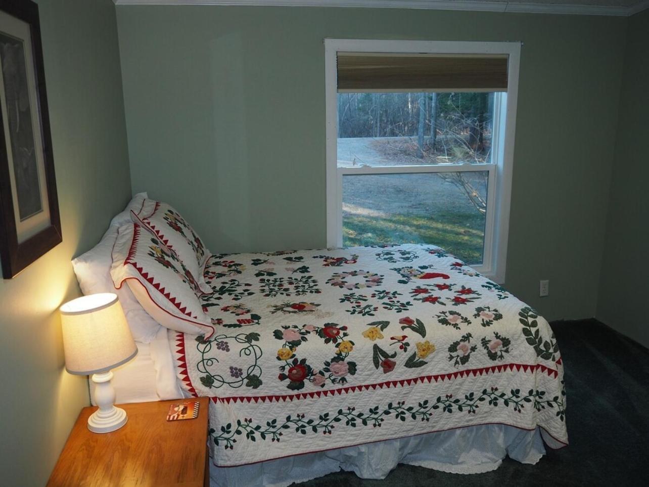 The Green Lake Getaway - Shared Lake Access! Interlochen Exterior foto